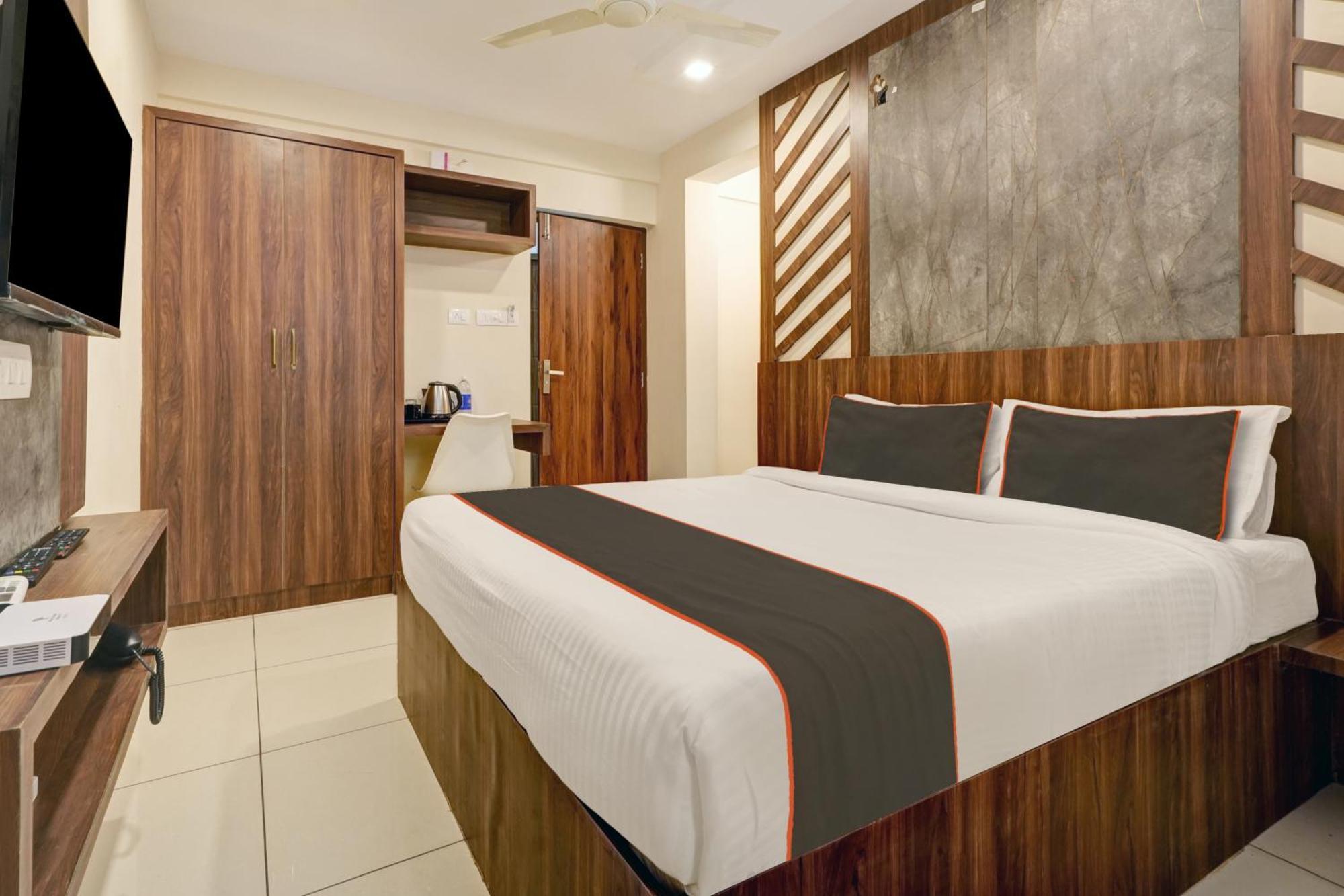 Gypsy Hotel Cusat Kochi Dış mekan fotoğraf
