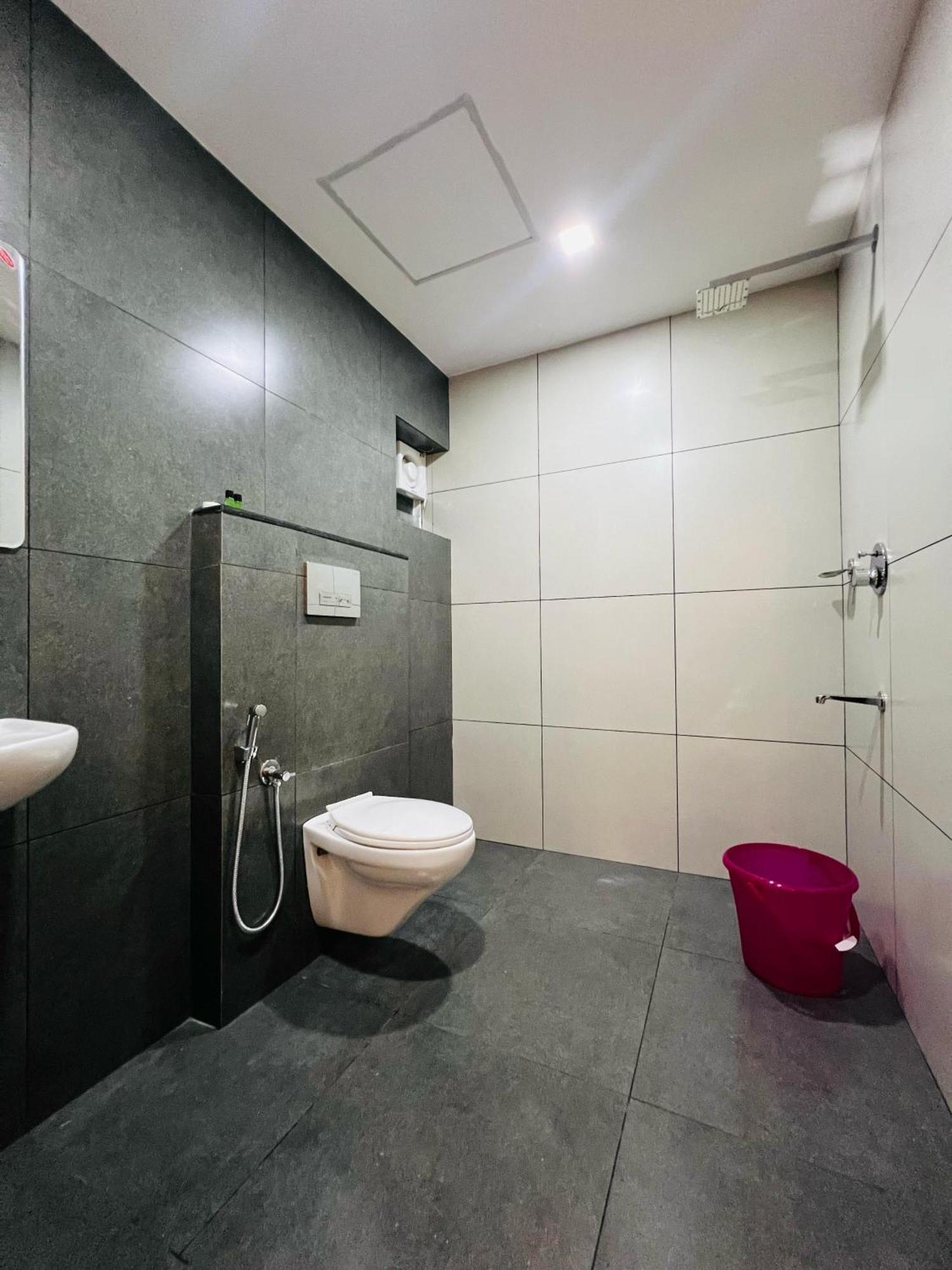 Gypsy Hotel Cusat Kochi Dış mekan fotoğraf