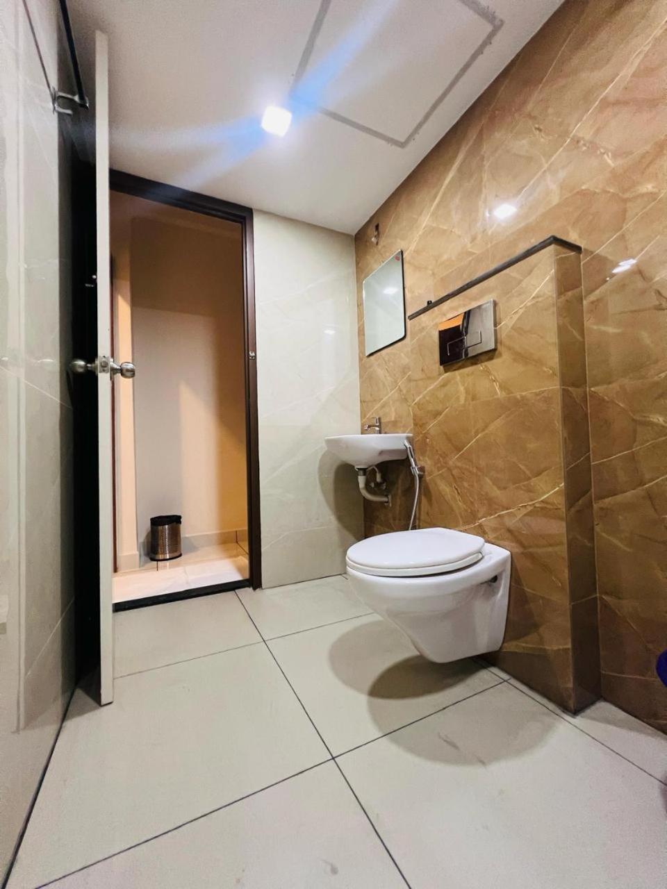 Gypsy Hotel Cusat Kochi Dış mekan fotoğraf